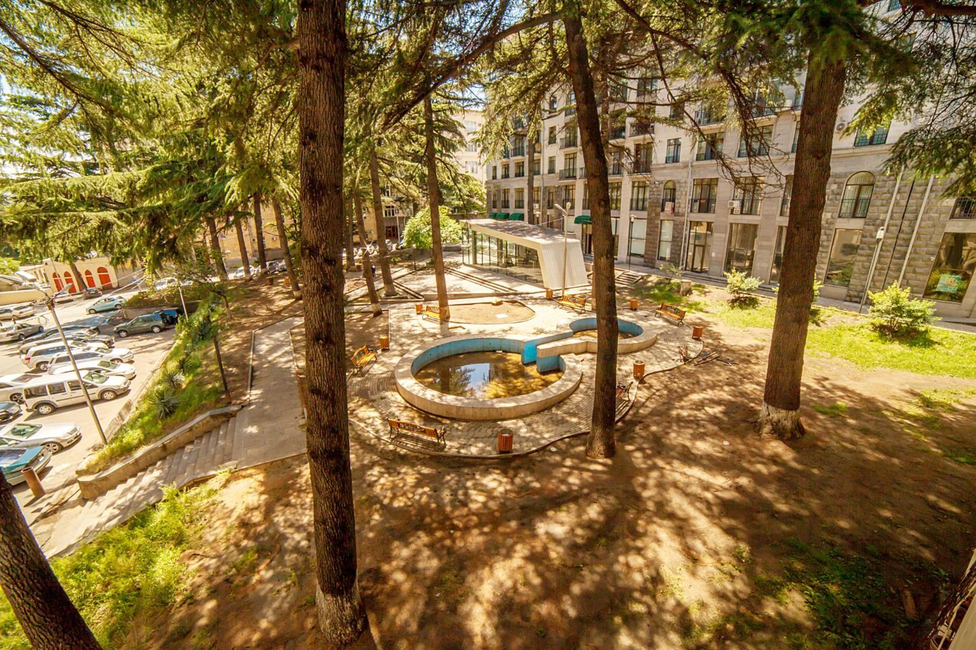 Hermes Apartments At Parliament Tbilisi Buitenkant foto